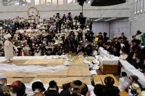 🌴בצל הקודש🌴 
רבינו שליט"א ביים סעודת משתה היין פור