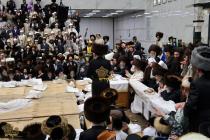 🌴בצל הקודש🌴 
רבינו שליט"א ביים סעודת משתה היין פור