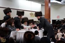 🌴בצל הקודש🌴 
רבינו שליט"א ביים שלחן הטהור לכבוד שו