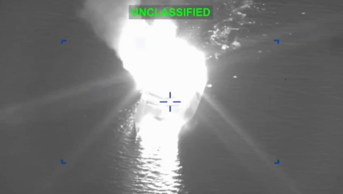 אמעריקאנער מיליטער טיילט מיט ווי זי פארניכטעט שיפן