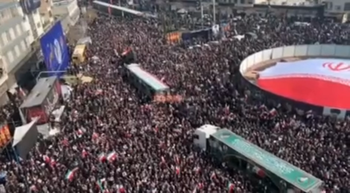 מאסיווע באטייליגונג אין טעהראן, איראן, פאר מאסן בא