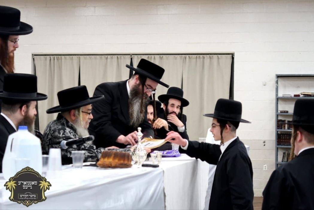 כ''ק רבינו הגה''ק שליט"א ביים מסיבת לחיים לרגל די 