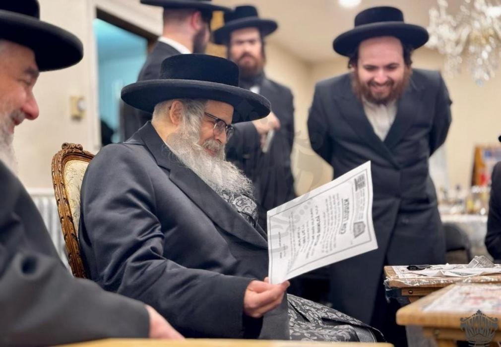 כ"ק מרן אדמו"ר שליט"א ביי ניחום אבלים אצל משפחת שו