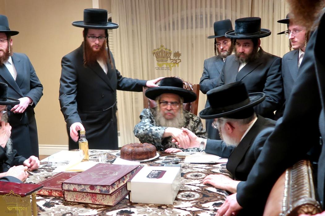 🌴בצל הקודש🌴
מסיבת לחיים בקודש פנימה לרגל די התחלת 