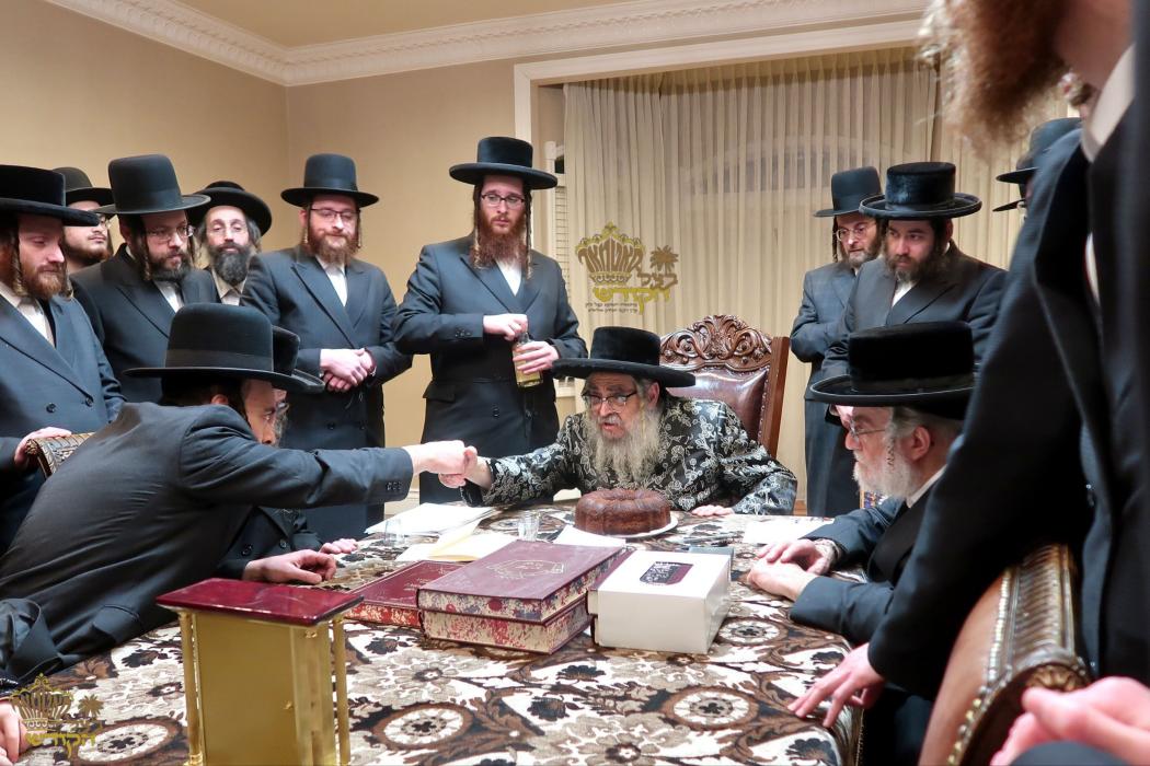 🌴בצל הקודש🌴
מסיבת לחיים בקודש פנימה לרגל די התחלת 