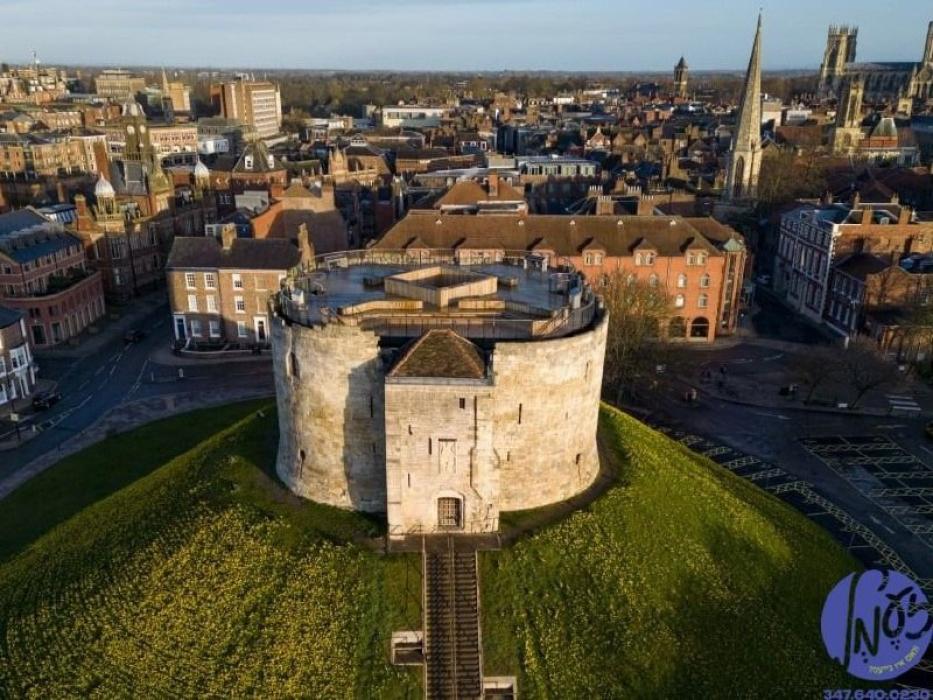 ענגלאנד - שטייענדיג אין די וואך ווען עס ווערט אפגע