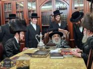 מסיבת לחיים בביתו נאוה קודש פון כ''ק רבינו הגה''ק 