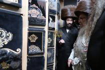 🌴בצל הקודש🌴 
רבינו שליט"א ביי קביעות מזוזה ומסיבת 