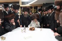 🌴בצל הקודש🌴 
רבינו שליט"א ביי קביעות מזוזה ומסיבת 