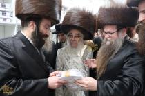 🌴בצל הקודש🌴 
רבינו שליט"א ביי קביעות מזוזה ומסיבת 