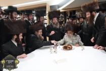 כ''ק רבינו הגה''ק שליט"א ביי קביעות מזוזה ומסיבת ל