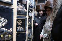 כ''ק רבינו הגה''ק שליט"א ביי קביעות מזוזה ומסיבת ל