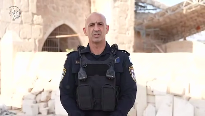 שטיקער פון אן אינטערסעפּטאָר זענען געפאלן אין עטלי