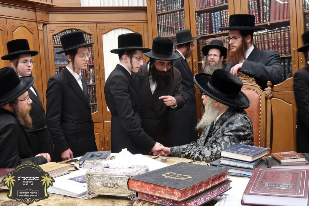 תלמידי ישיבה קטנה באבוב 45 פון ב''פ בקו''פ אצל כ''