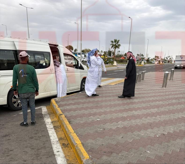 חרדים פארשטעלט ווי אראבערס באמערקט אין טאבא, עגיפט