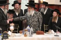 כ''ק רבינו הגה''ק שליט''א ביי די אסיפה מיט די חברה