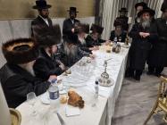 כ"ק מרן אדמו"ר שליט"א ביים שבע ברכות פון החתן כמר 