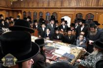 תלמידי ישיבה קטנה באבוב 45 פון ב''פ בקו''פ אצל כ''