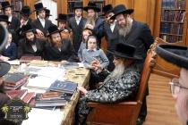 תלמידי ישיבה קטנה באבוב 45 פון ב''פ בקו''פ אצל כ''