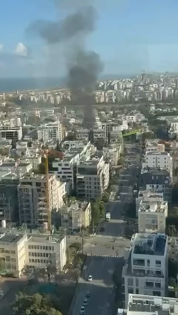 זעקס מענטשן זענען לייכט פארוואונדעט נאך וואס ברוכו