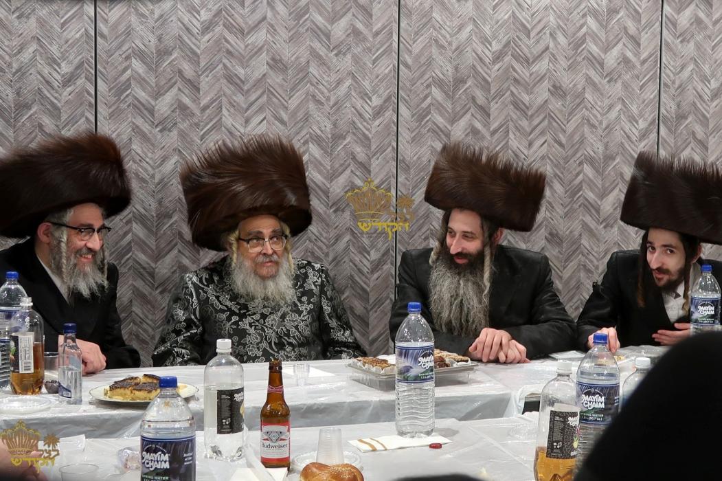 🌴בצל הקודש🌴 
רבינו שליט"א ביים שמחת הוואכנאכט לבן 