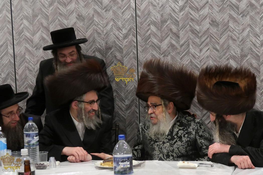 🌴בצל הקודש🌴 
רבינו שליט"א ביים שמחת הוואכנאכט לבן 