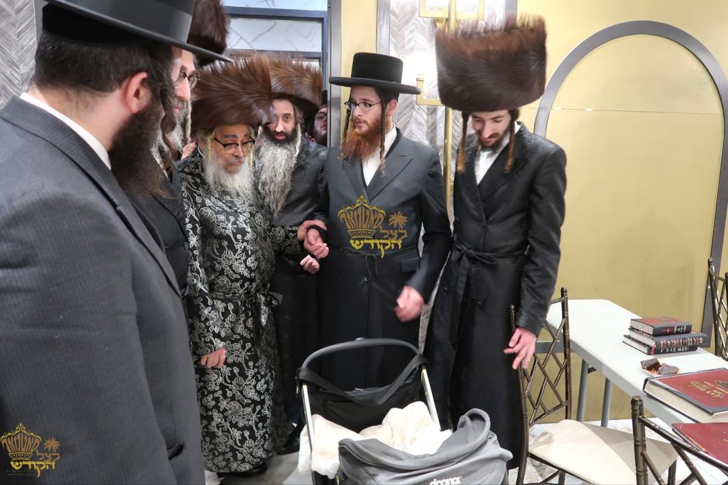 🌴בצל הקודש🌴 
רבינו שליט"א ביים שמחת הוואכנאכט לבן 