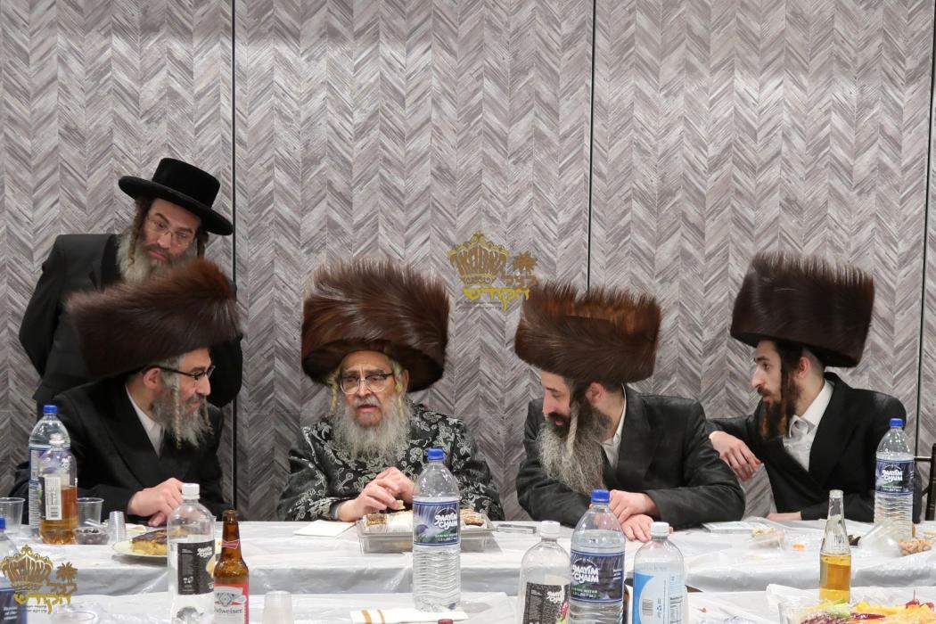 🌴בצל הקודש🌴 
רבינו שליט"א ביים שמחת הוואכנאכט לבן 