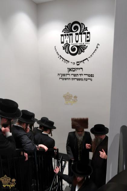 🌴בצל הקודש🌴 
רבינו שליט"א ביים שמחת הוואכנאכט לבן 