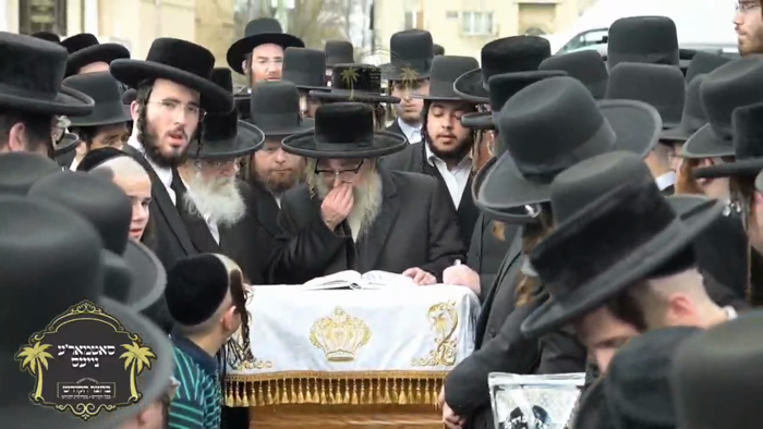 כ''ק רבינו הגה''ק שליט"א ביי שריפת חמץ פארענט פון 