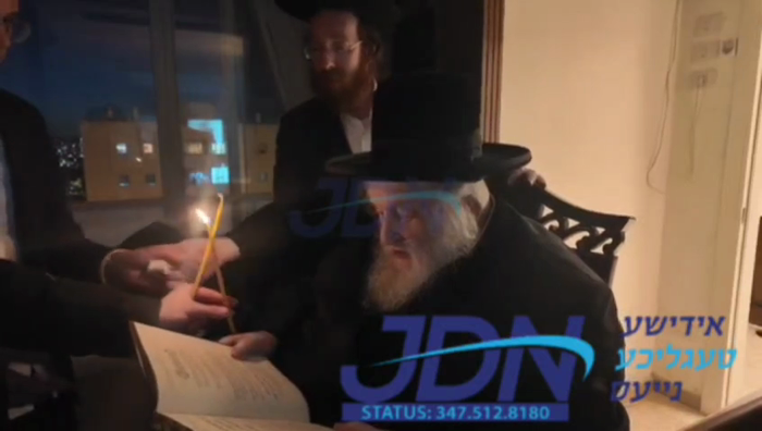 פוסק הדור מרא דארעא קדישא ביי בדיקת חמץ.