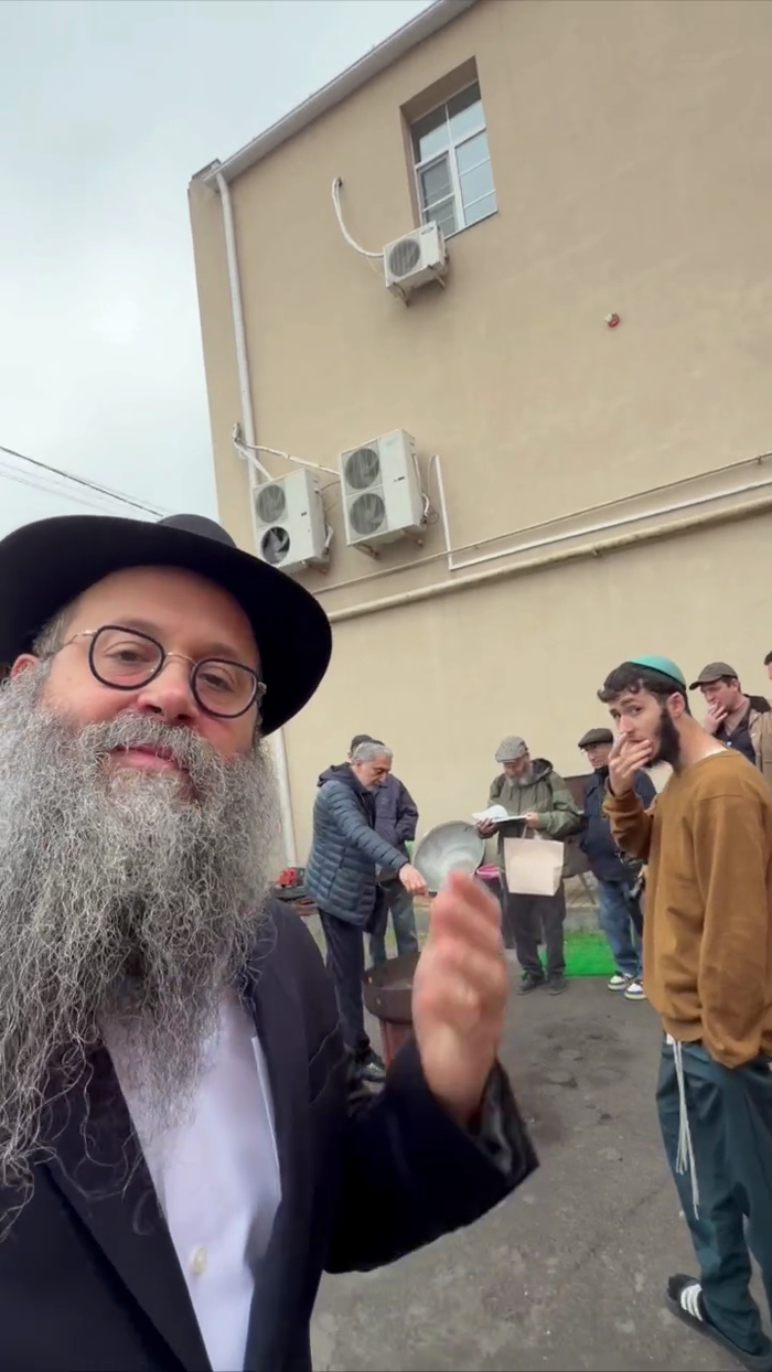 שריפת חמץ אין ראסטאוו, רוסלאנד. 

אידישער ווינקל *