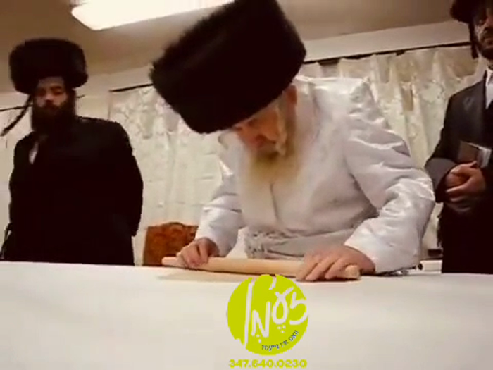 ווידעא: מצות באקן ערב פסח איינע פון די יארן ביי הר