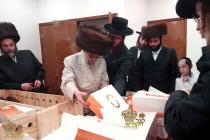 🌴בצל הקודש🌴 
רבינו שליט''א ביים מסדר זיין די מצות 