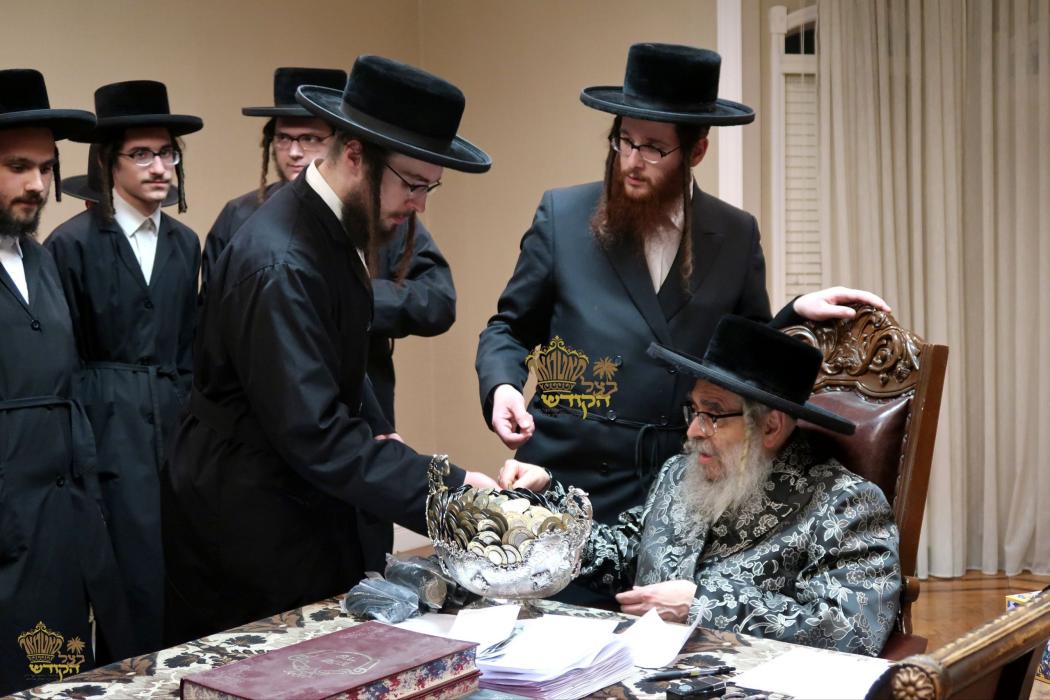 🌴בצל הקודש🌴
רבינו שליט''א ביים בענטשן די מטבעות פא