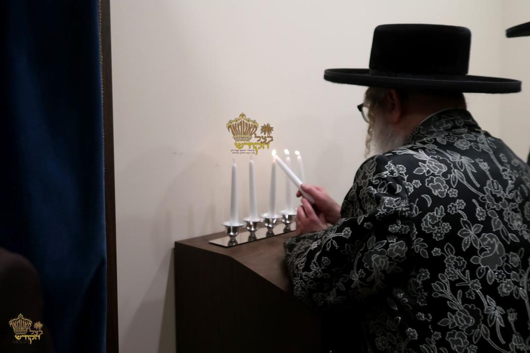 🌴בצל הקודש🌴
רבינו שליט''א ביים צינדן לעכט און דערנ