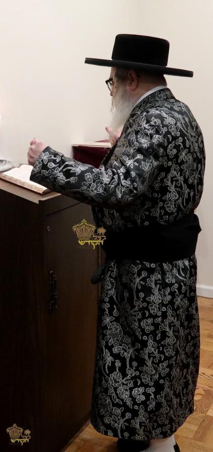 🌴בצל הקודש🌴
רבינו שליט''א ביים צינדן לעכט און דערנ