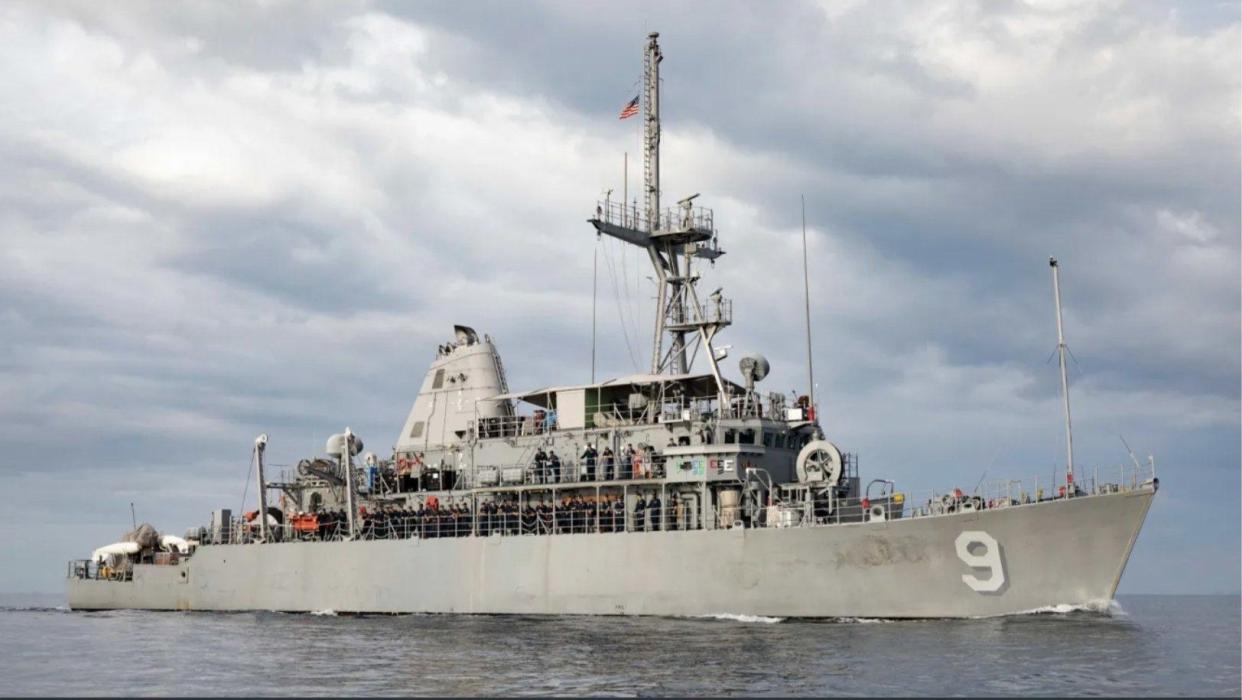 פריש: די אמעריקאנער נעיווי רוקט יעצט אריבער עטליכע