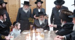 🌴בצל הקודש🌴
רבינו שליט''א ביים מסיבת לחיים נאכן שמ