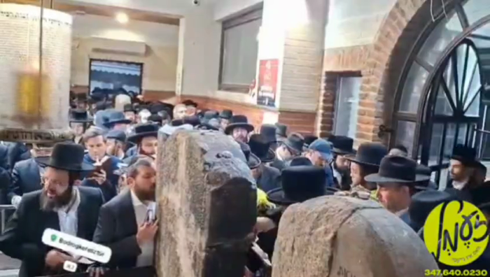 קערעסטיר - די נאכט ביים ציון פון הרה"ק רבי ישעי'לע