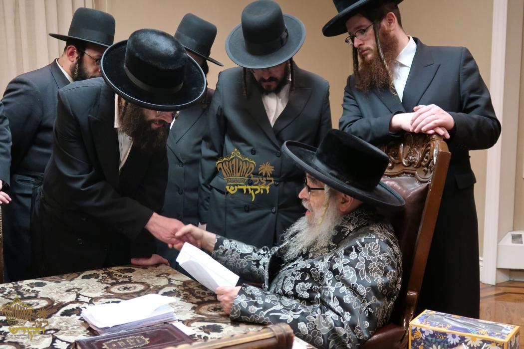 🌴בצל הקודש🌴
עסקני מרכז עזרה ויועץ פון ארה"ב אינאיי