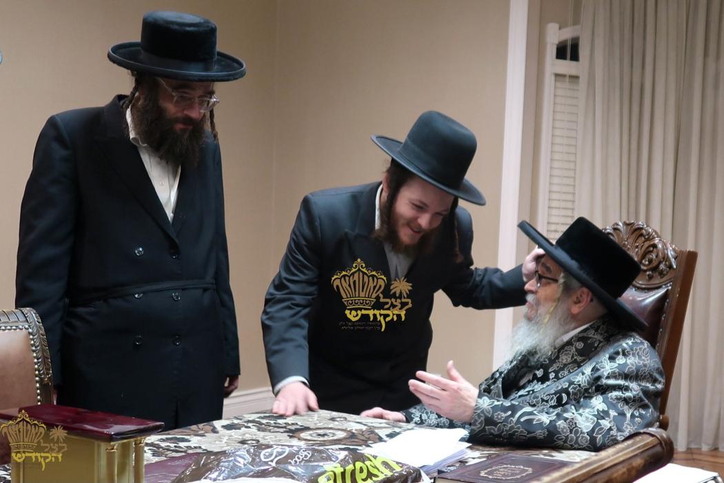 🌴בצל הקודש🌴
עסקני מרכז עזרה ויועץ פון ארה"ב אינאיי