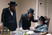 עסקני מרכז עזרה ויועץ פון ארה"ב אינאיינעם מיט העסק