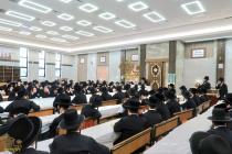 🌴בצל הקודש🌴
רבינו שליט"א ביים מסיבת לחיים נאך תפיל