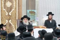 🌴בצל הקודש🌴
רבינו שליט"א ביים מסיבת לחיים נאך תפיל