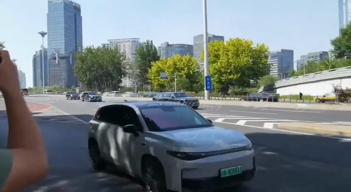 סיקרעט סערוויס אויטאמאבילן ווערן געזען אין בעידזשי