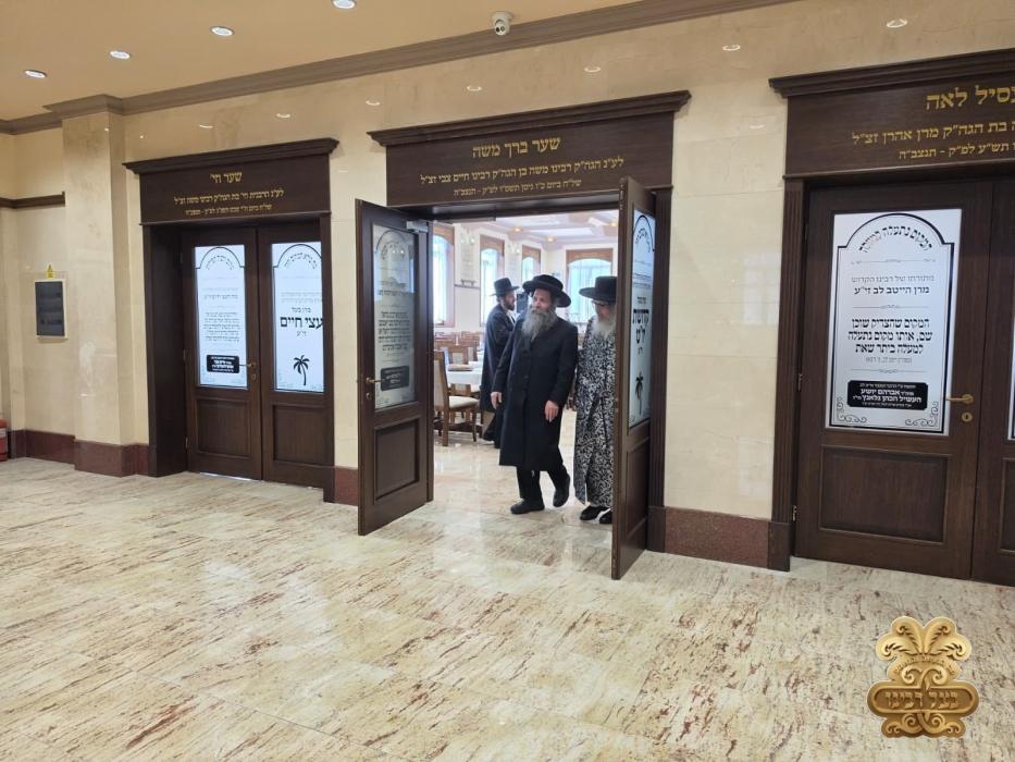 רבינו שליט״א אינעם שול הויף און בהמ״ד אין עיר האבו