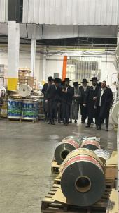 כ"ק מרן אדמו"ר שליט"א באזוכט אין די נייע אפיסעס אי
