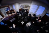 בגלל אבות תושיע בנים, ותביא גאולה לבני בניהם

 אמי