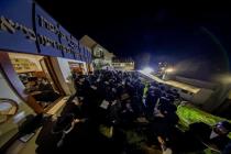 בגלל אבות תושיע בנים, ותביא גאולה לבני בניהם

 אמי